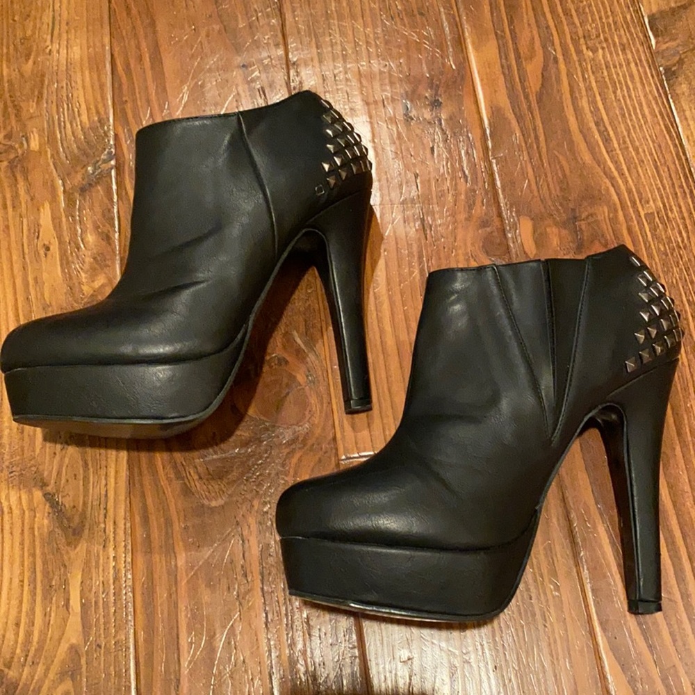 Black Steve Madden girl Vixxenn platform heels 9.5